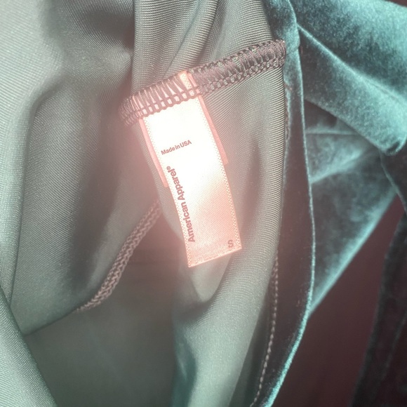 American Apparel velvet off the shoulder long sleeve crop - Picture 2 of 2